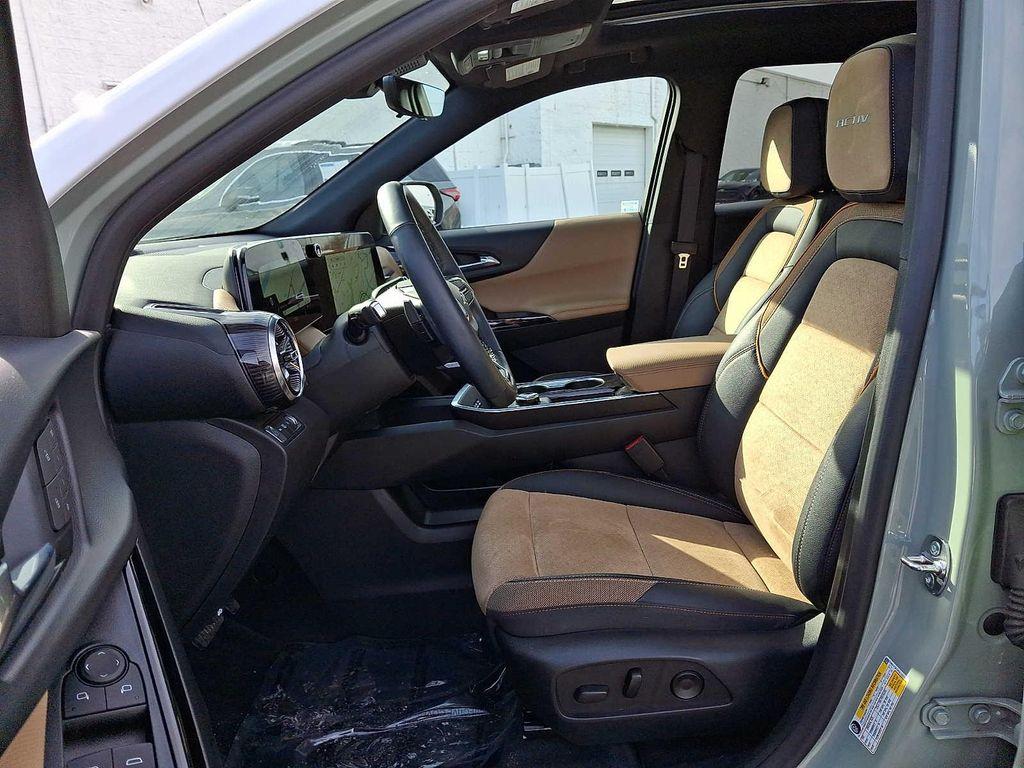 used 2025 Chevrolet Equinox car, priced at $36,018