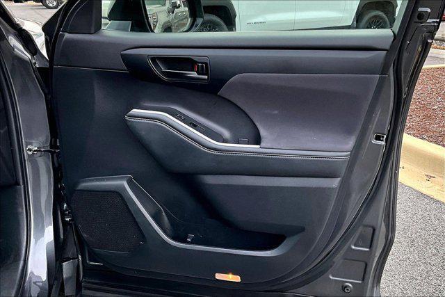 used 2023 Toyota Highlander car, priced at $29,500