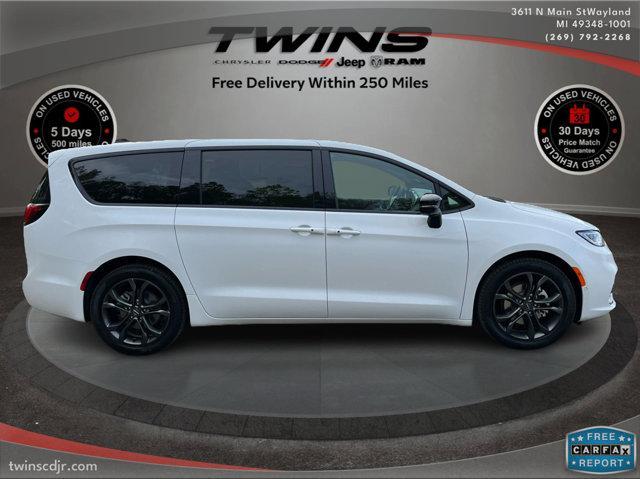 new 2026 Chrysler Pacifica car, priced at $38,305