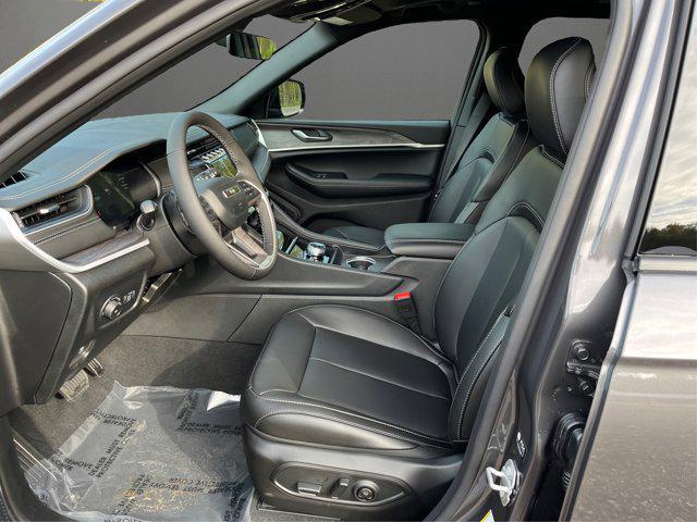 new 2025 Jeep Grand Cherokee car, priced at $40,736