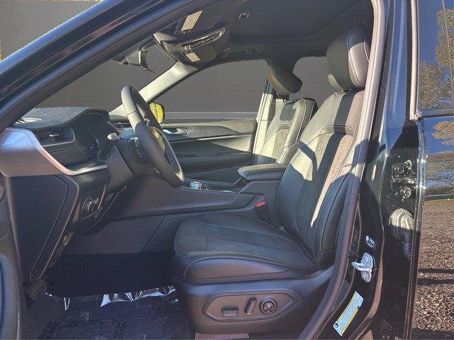 new 2025 Jeep Grand Cherokee car, priced at $35,807