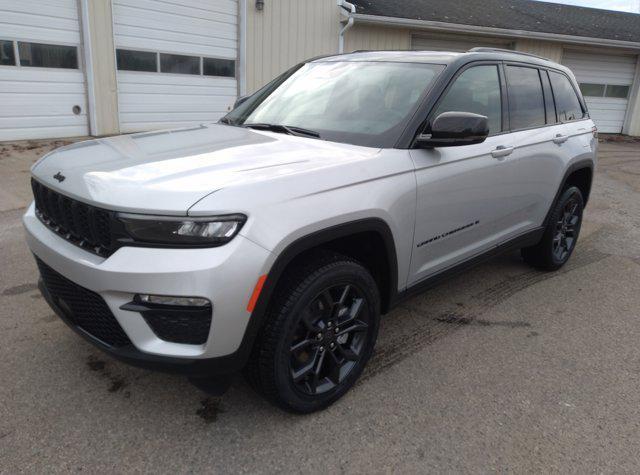 new 2025 Jeep Grand Cherokee car, priced at $41,505