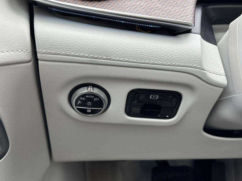 Mercedes-Benz EQE view 29