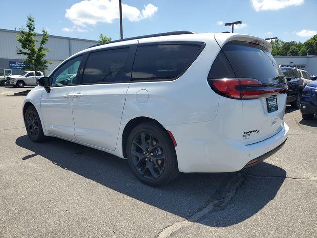 new 2026 Chrysler Pacifica car, priced at $38,987