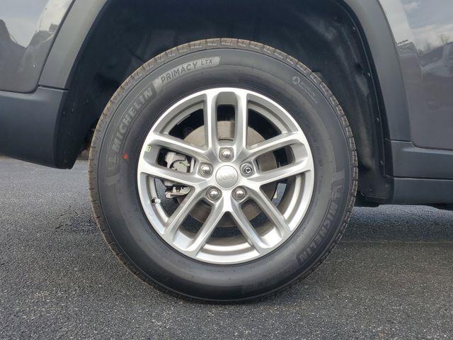 new 2025 Jeep Grand Cherokee car, priced at $31,490