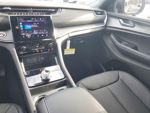 new 2025 Jeep Grand Cherokee car, priced at $31,490