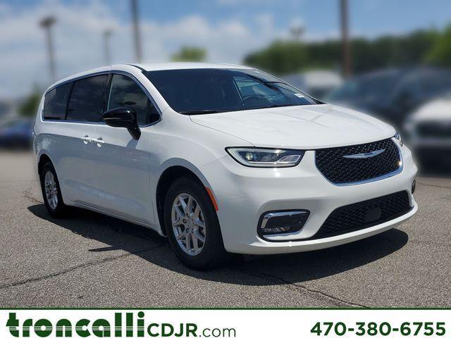 used 2025 Chrysler Pacifica car, priced at $30,670