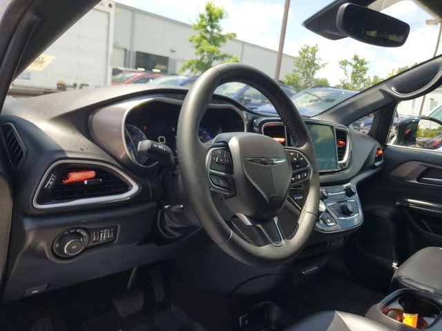 used 2025 Chrysler Pacifica car, priced at $30,670