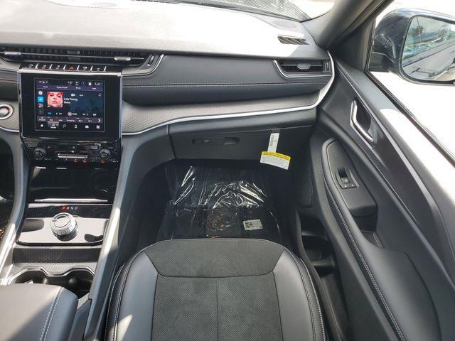 new 2025 Jeep Grand Cherokee car, priced at $37,112