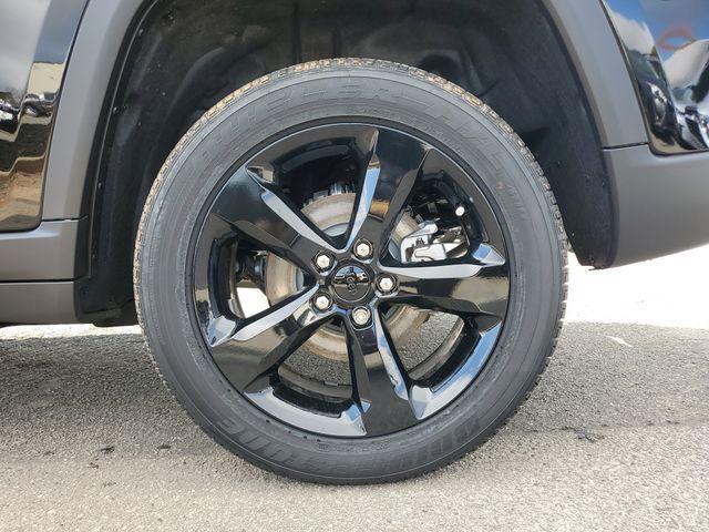 new 2025 Jeep Grand Cherokee car, priced at $37,112