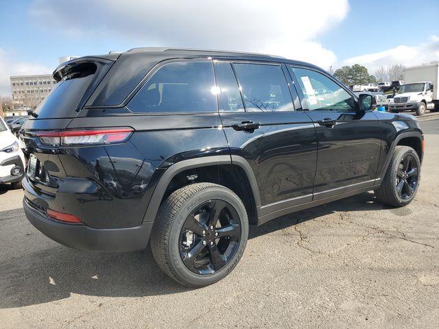new 2025 Jeep Grand Cherokee car, priced at $37,112