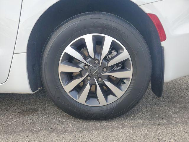 used 2023 Chrysler Pacifica Hybrid car, priced at $32,450