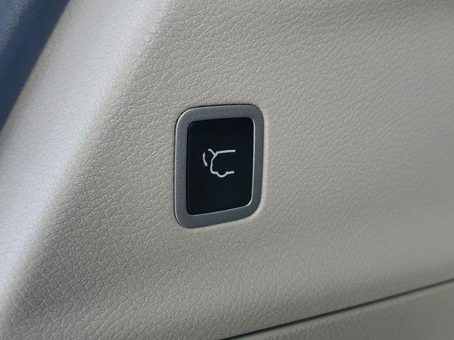 used 2023 Chrysler Pacifica Hybrid car, priced at $32,450