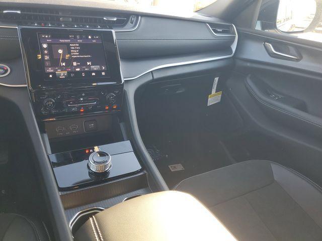 new 2025 Jeep Grand Cherokee car, priced at $34,582