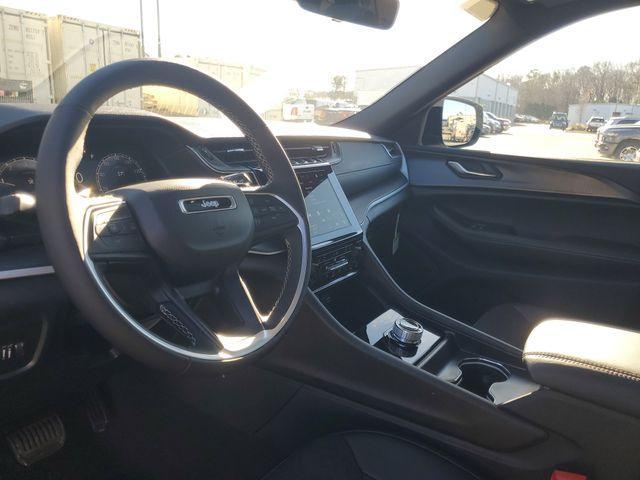 new 2025 Jeep Grand Cherokee car, priced at $34,582