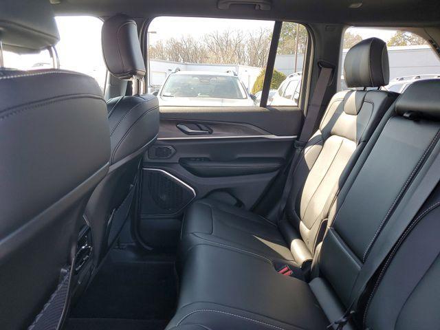 new 2026 Jeep Grand Cherokee car, priced at $44,575