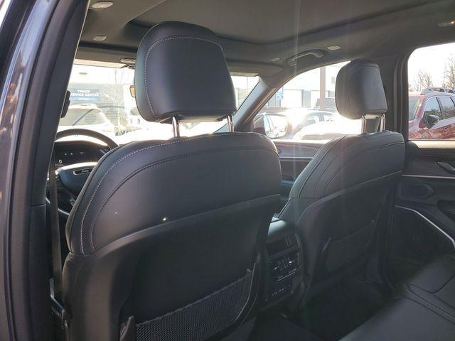 new 2026 Jeep Grand Cherokee car, priced at $44,575