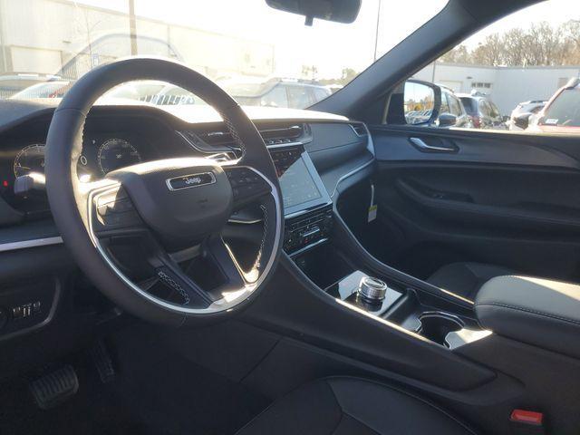 new 2025 Jeep Grand Cherokee L car, priced at $37,292