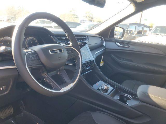 new 2025 Jeep Grand Cherokee car, priced at $36,582