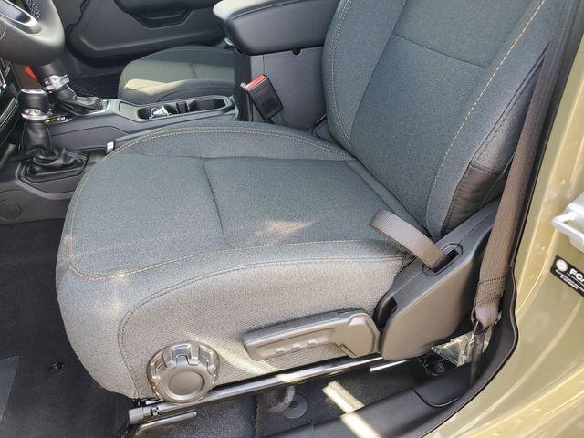 new 2025 Jeep Gladiator car, priced at $37,847