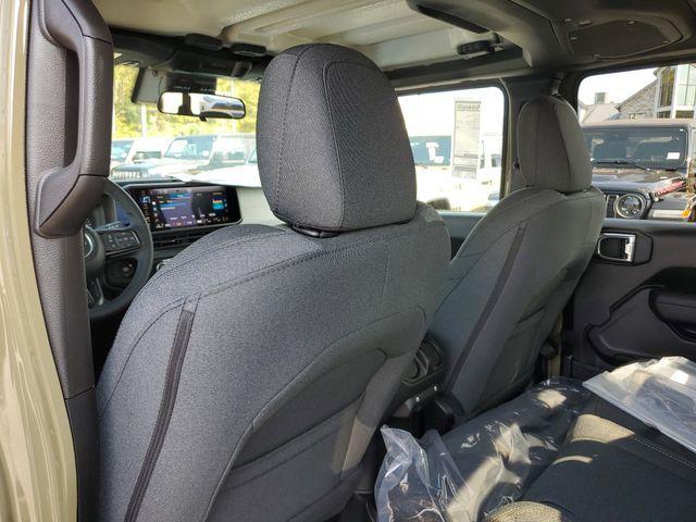 new 2025 Jeep Gladiator car, priced at $37,847