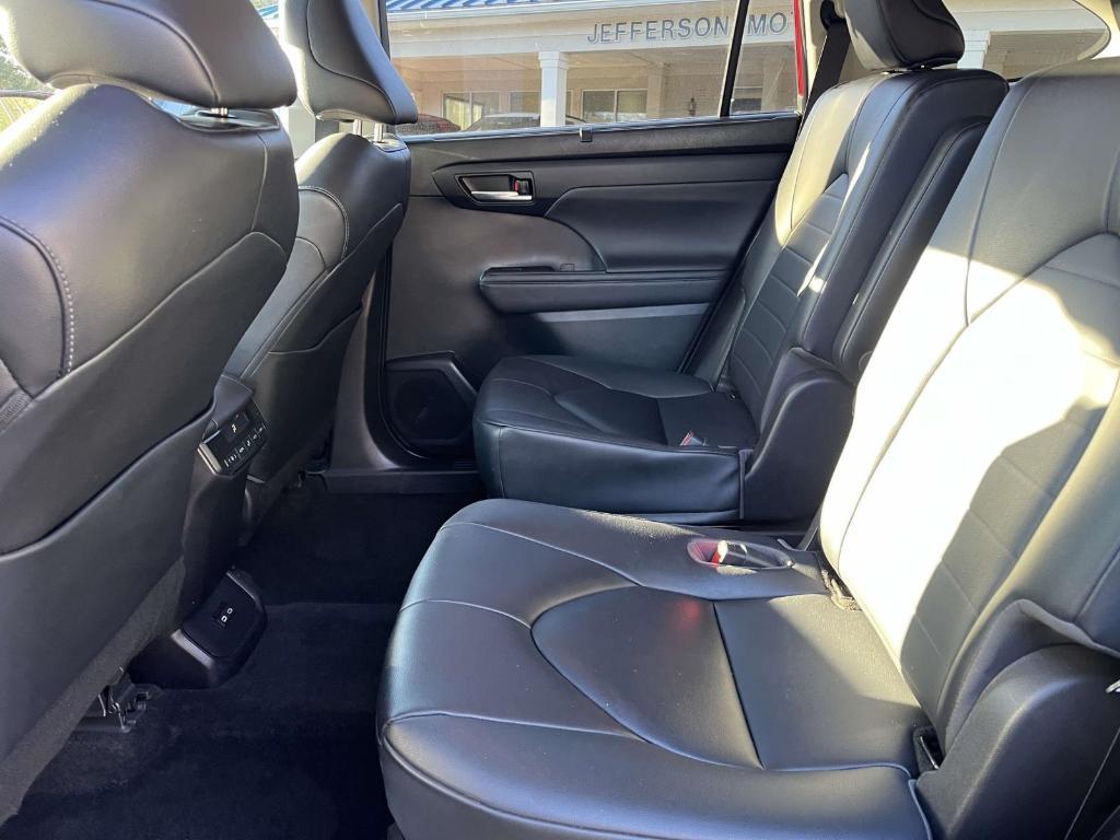 used 2023 Toyota Highlander car, priced at $32,850