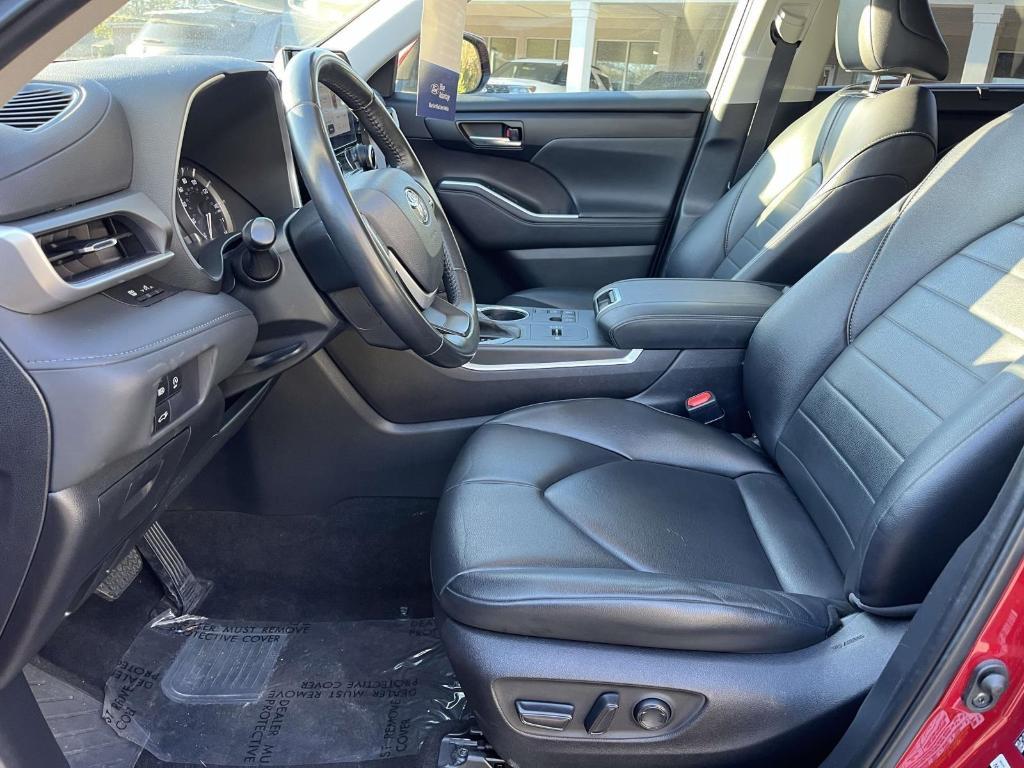 used 2023 Toyota Highlander car, priced at $32,850
