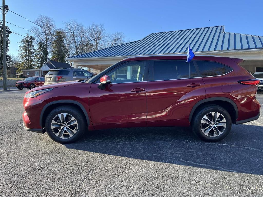 used 2023 Toyota Highlander car, priced at $32,850