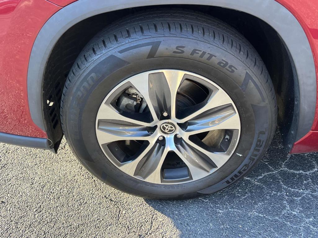 used 2023 Toyota Highlander car, priced at $32,850