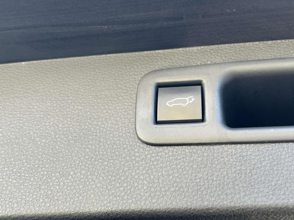 used 2023 Toyota Highlander car, priced at $32,850