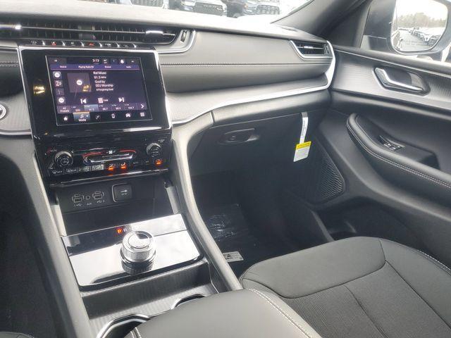 new 2025 Jeep Grand Cherokee car, priced at $32,164