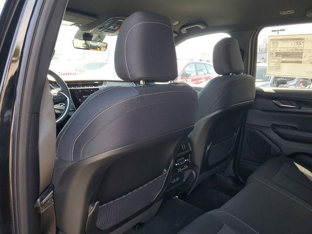 new 2026 Jeep Grand Cherokee car, priced at $34,090