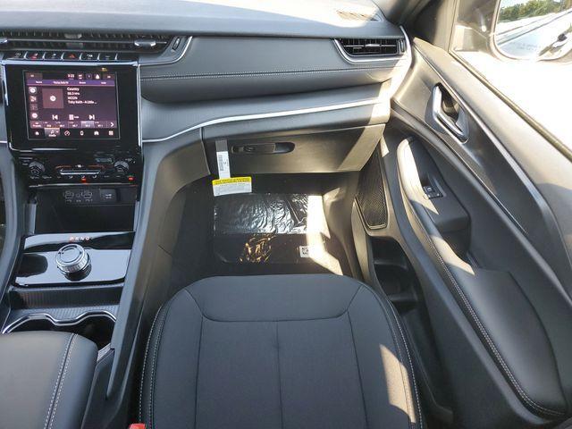 new 2025 Jeep Grand Cherokee car, priced at $31,860