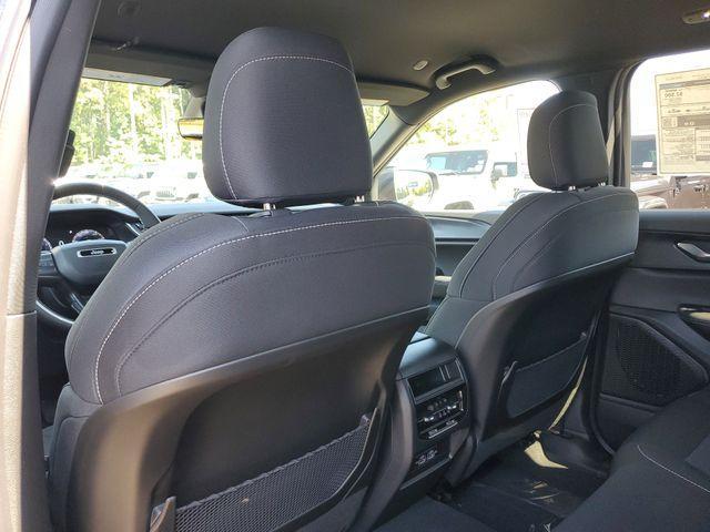 new 2025 Jeep Grand Cherokee car, priced at $31,860