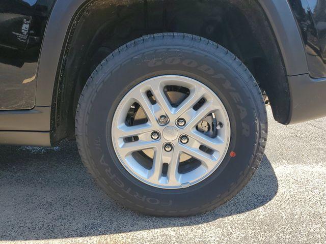 new 2025 Jeep Grand Cherokee car, priced at $31,860