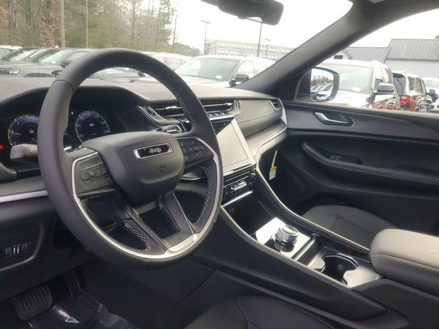 new 2025 Jeep Grand Cherokee car, priced at $31,628