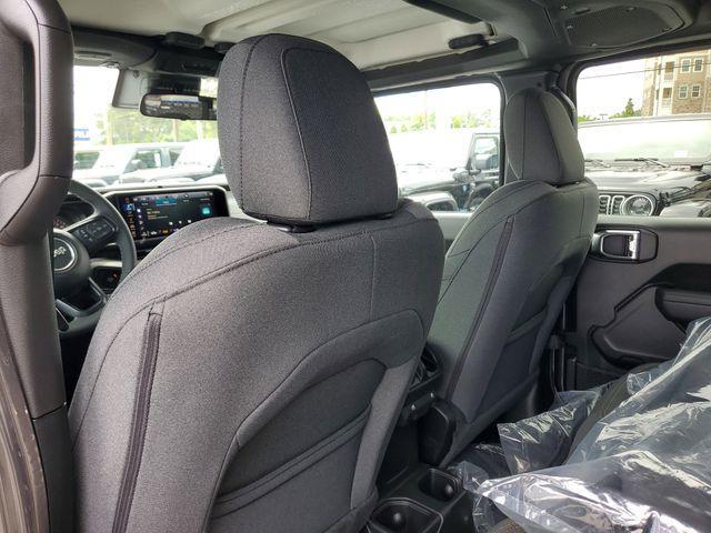 new 2025 Jeep Gladiator car, priced at $37,456