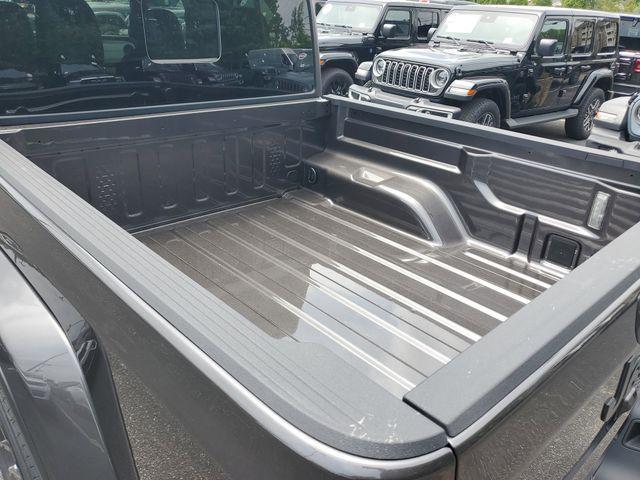 new 2025 Jeep Gladiator car, priced at $37,456