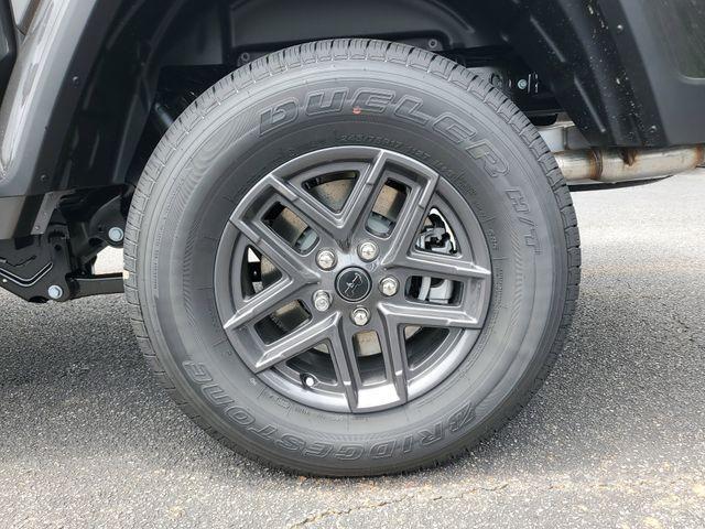 new 2025 Jeep Gladiator car, priced at $37,456