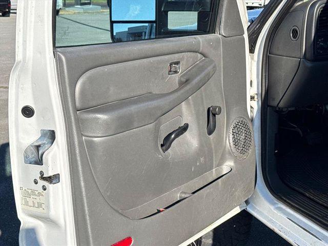 used 2005 Chevrolet Silverado 2500 car, priced at $3,890