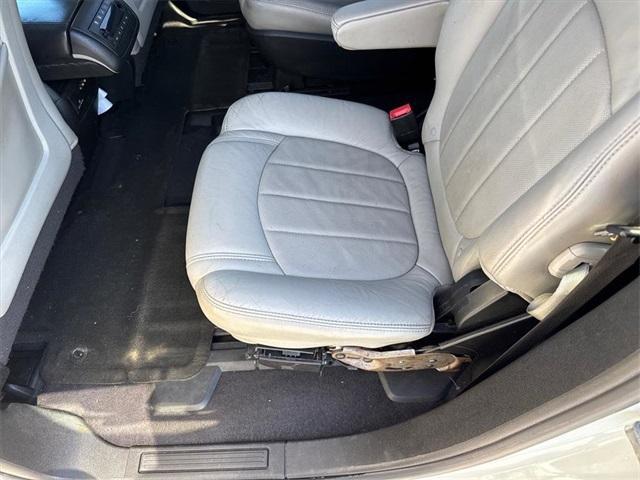 used 2011 Chevrolet Traverse car, priced at $3,895