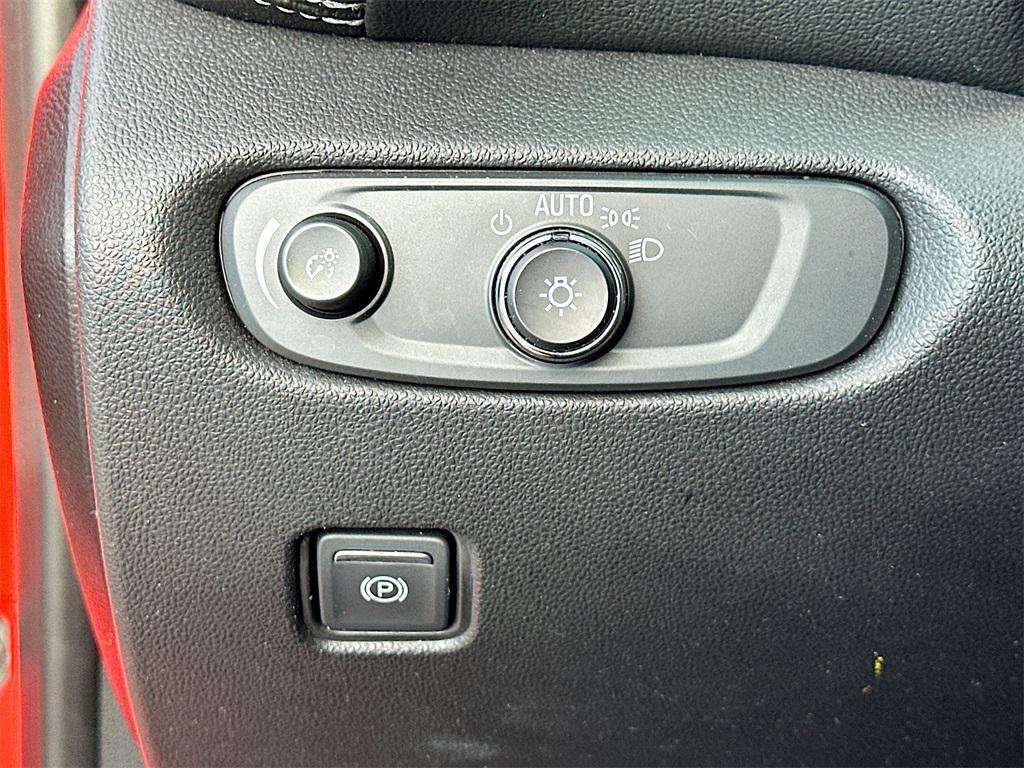 used 2025 Chevrolet Blazer car, priced at $28,089