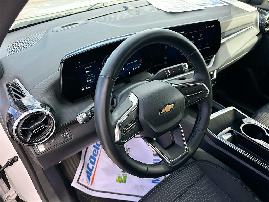 used 2025 Chevrolet Equinox car, priced at $26,850