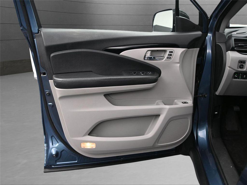 used 2020 Honda Pilot car, priced at $20,000