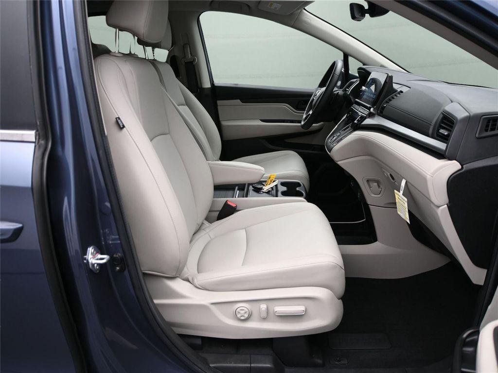 used 2025 Honda Odyssey car, priced at $40,250
