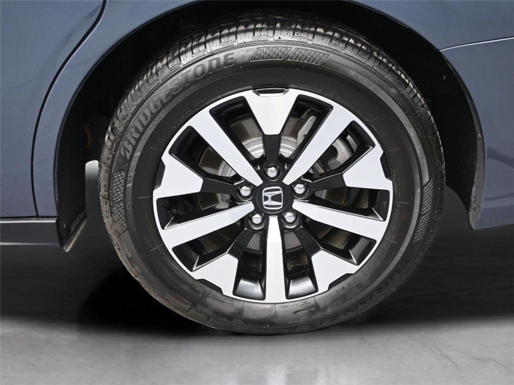 used 2025 Honda Odyssey car, priced at $40,250