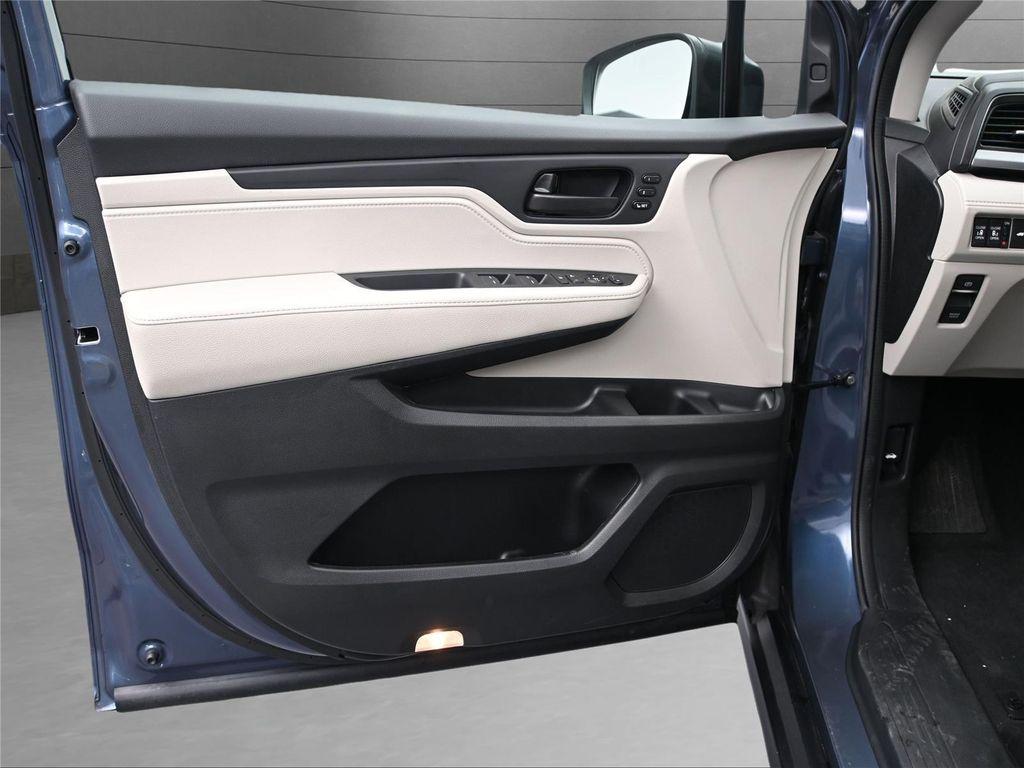 used 2025 Honda Odyssey car, priced at $40,250