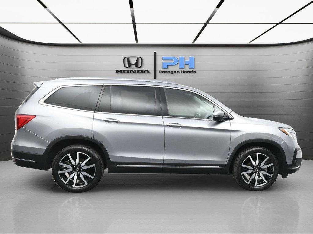 2022 Lunar Silver Metallic Honda Pilot