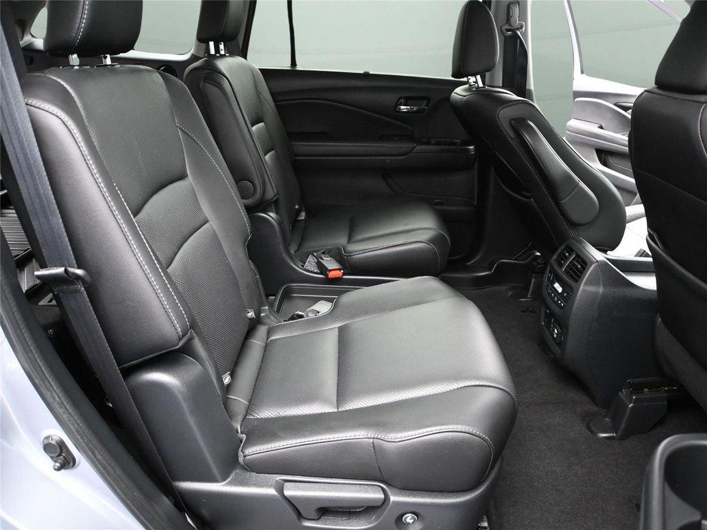 2022 Lunar Silver Metallic Honda Pilot