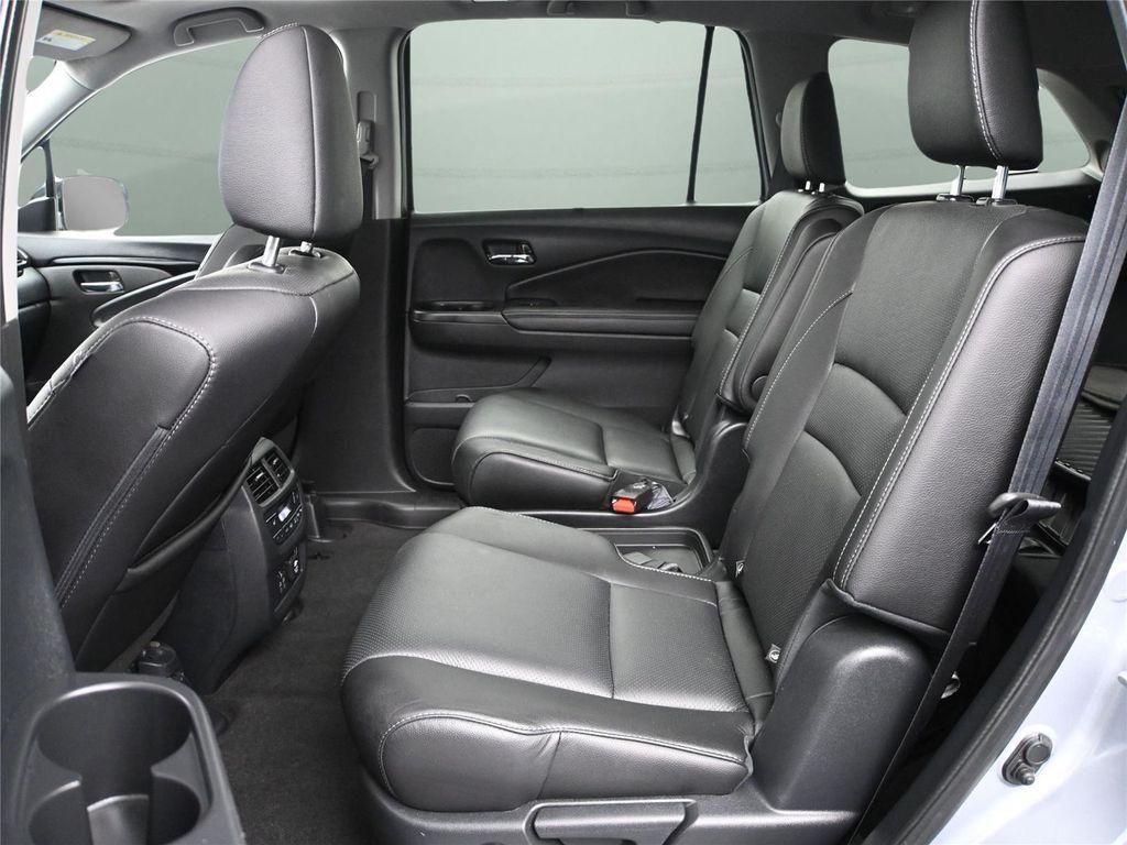 2022 Lunar Silver Metallic Honda Pilot